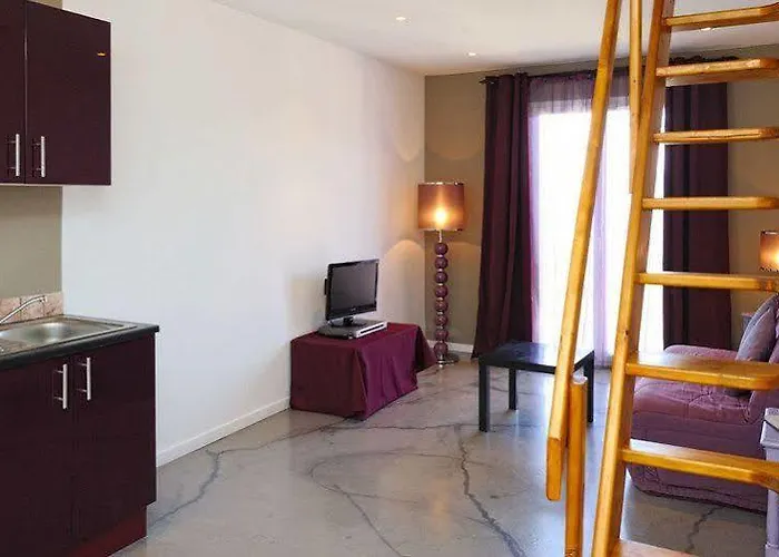 Le Tourisme Hotel