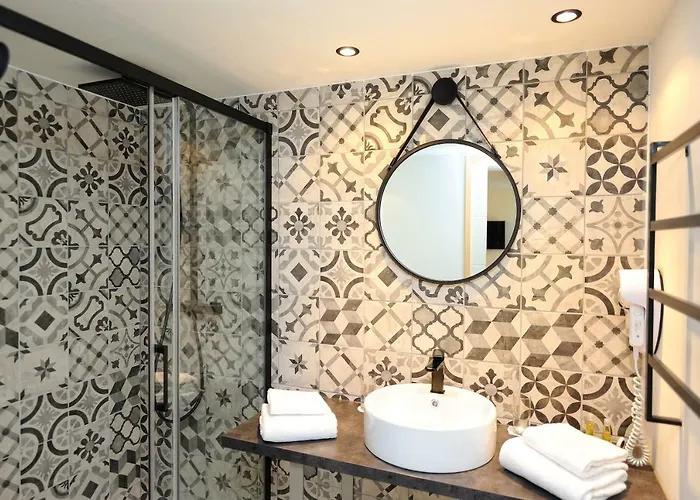 Le Tourisme Hotel